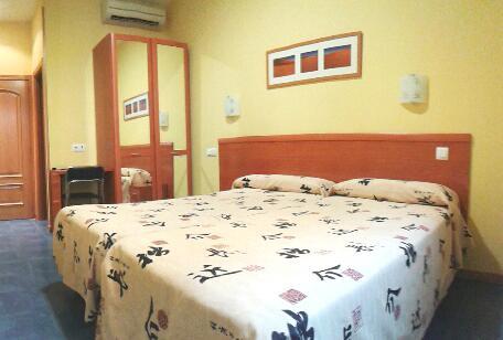Hostal Los Claveles Torrejon de Ardoz Room photo